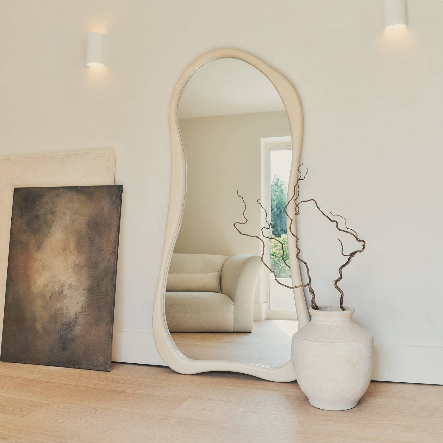 Haus Arcurva – Großes, unregelmäßiges Ganzkörperspiegel aus Beton (170 cm x 85 cm)