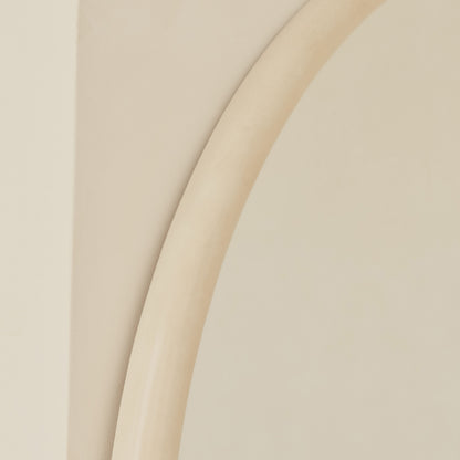 Haus  Amora – Extra großes, gebogenes Ganzkörperspiegel aus Beton (200 cm x 120 cm)