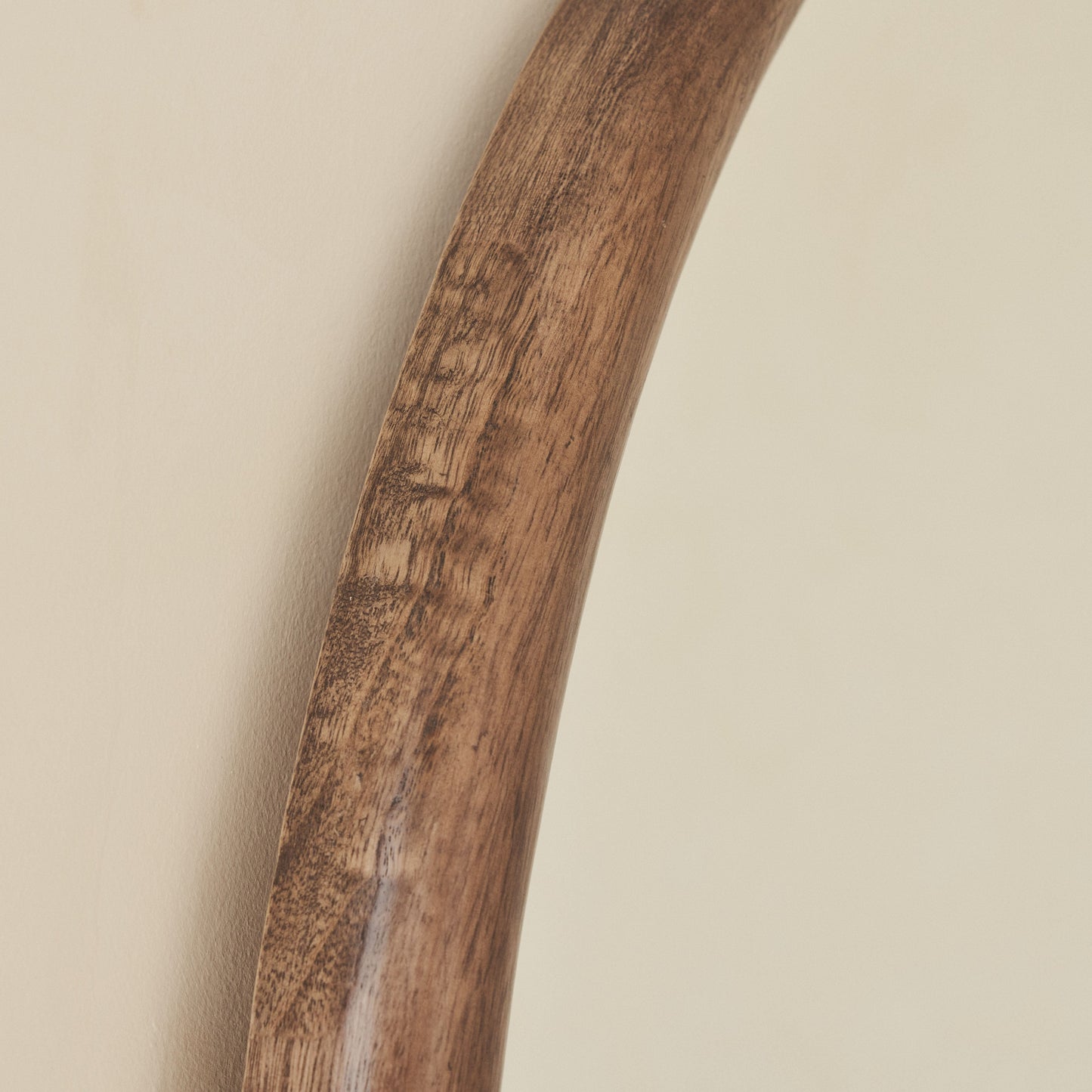 Haus Amora – Großes Ganzkörperspiegel mit geschwungener Holzrahmung (180 cm x 90 cm)**