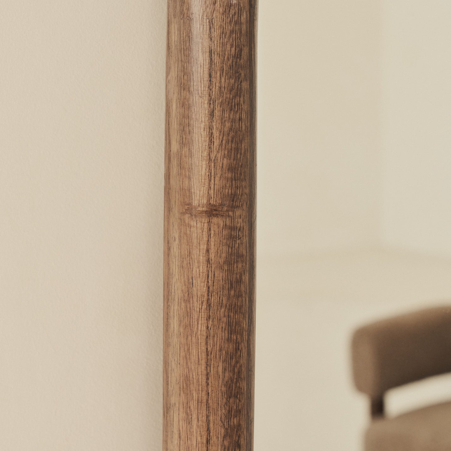 Haus Amora – Großes Ganzkörperspiegel mit geschwungener Holzrahmung (180 cm x 90 cm)**