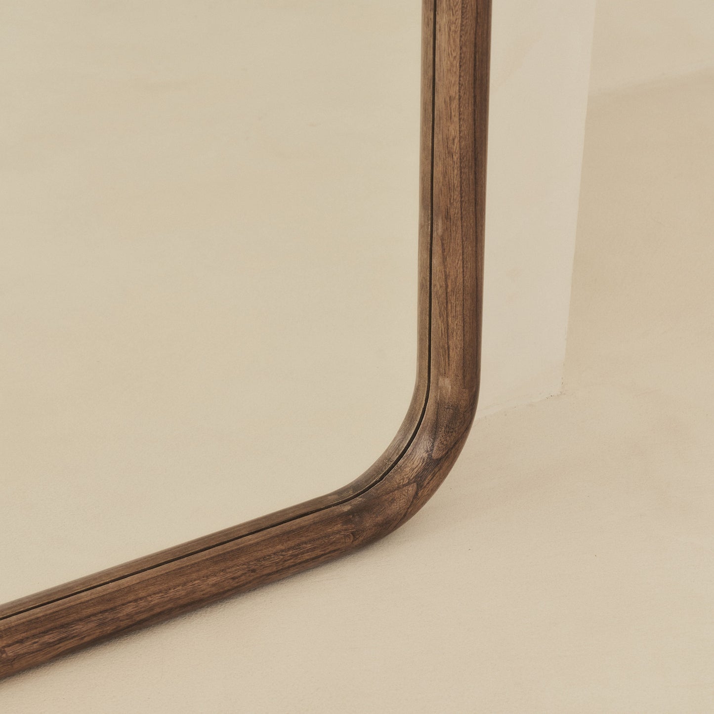 Haus Amora – Großes Ganzkörperspiegel mit geschwungener Holzrahmung (180 cm x 90 cm)**