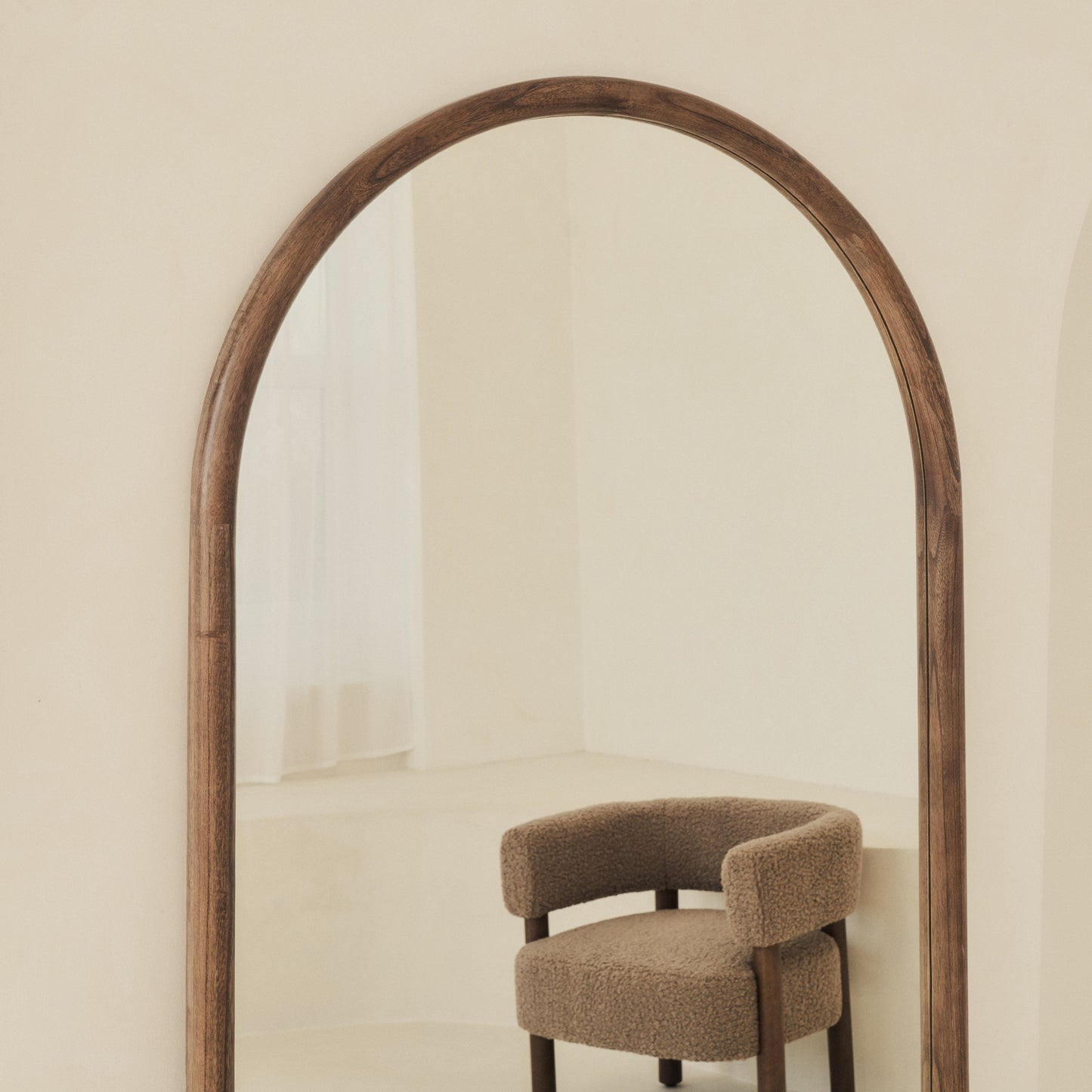 Haus Amora – Großes Ganzkörperspiegel mit geschwungener Holzrahmung (180 cm x 90 cm)**