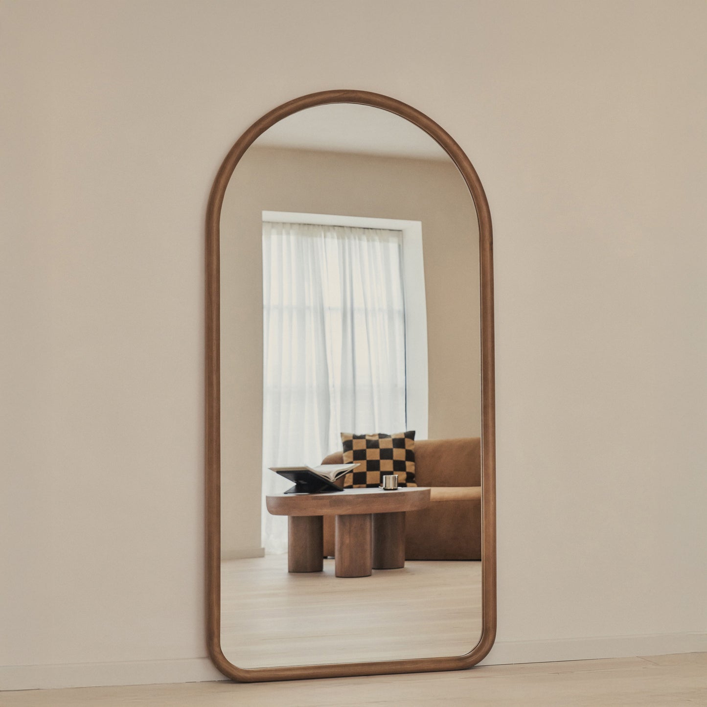 Haus Amora – Großes Ganzkörperspiegel mit geschwungener Holzrahmung (180 cm x 90 cm)**