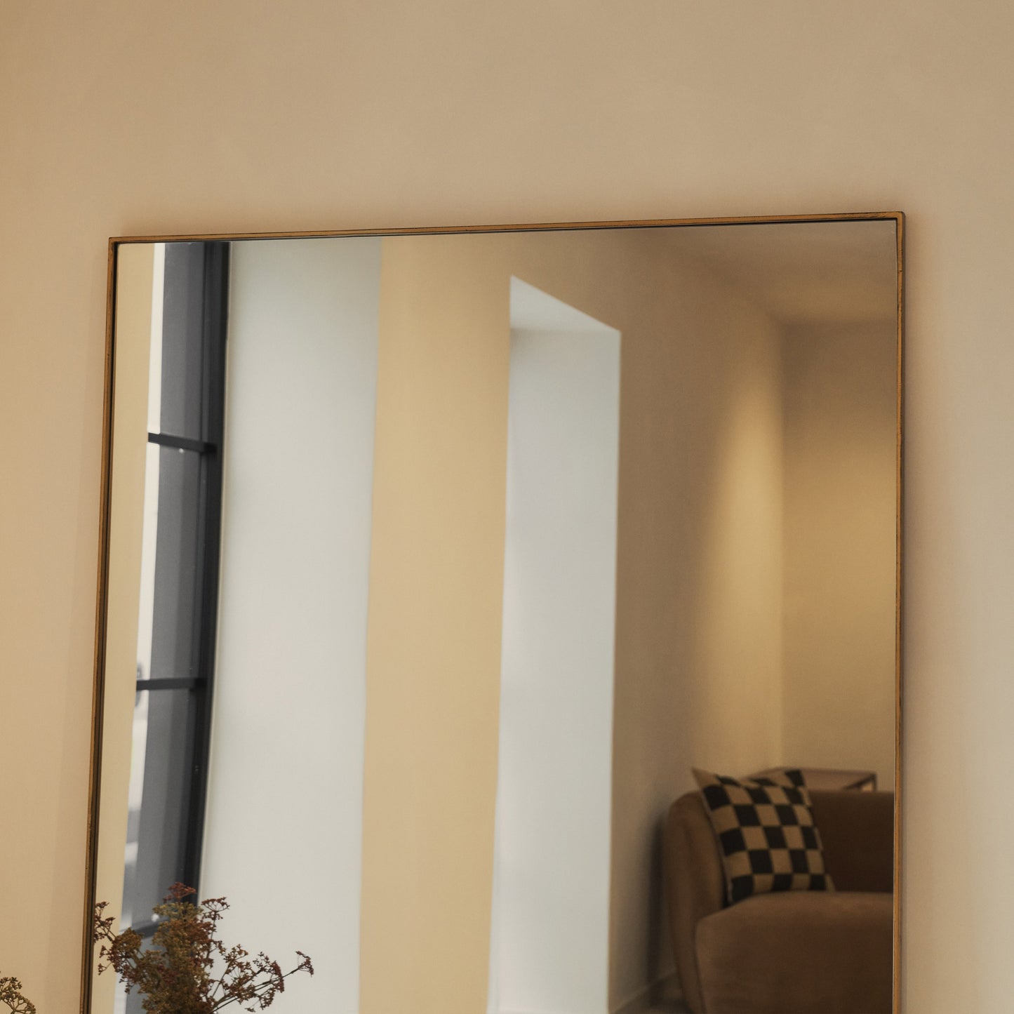Haus Theo – Extra Großes Rechteckiges Ganzkörperspiegel aus Metall in Gold (190 cm x 120 cm)