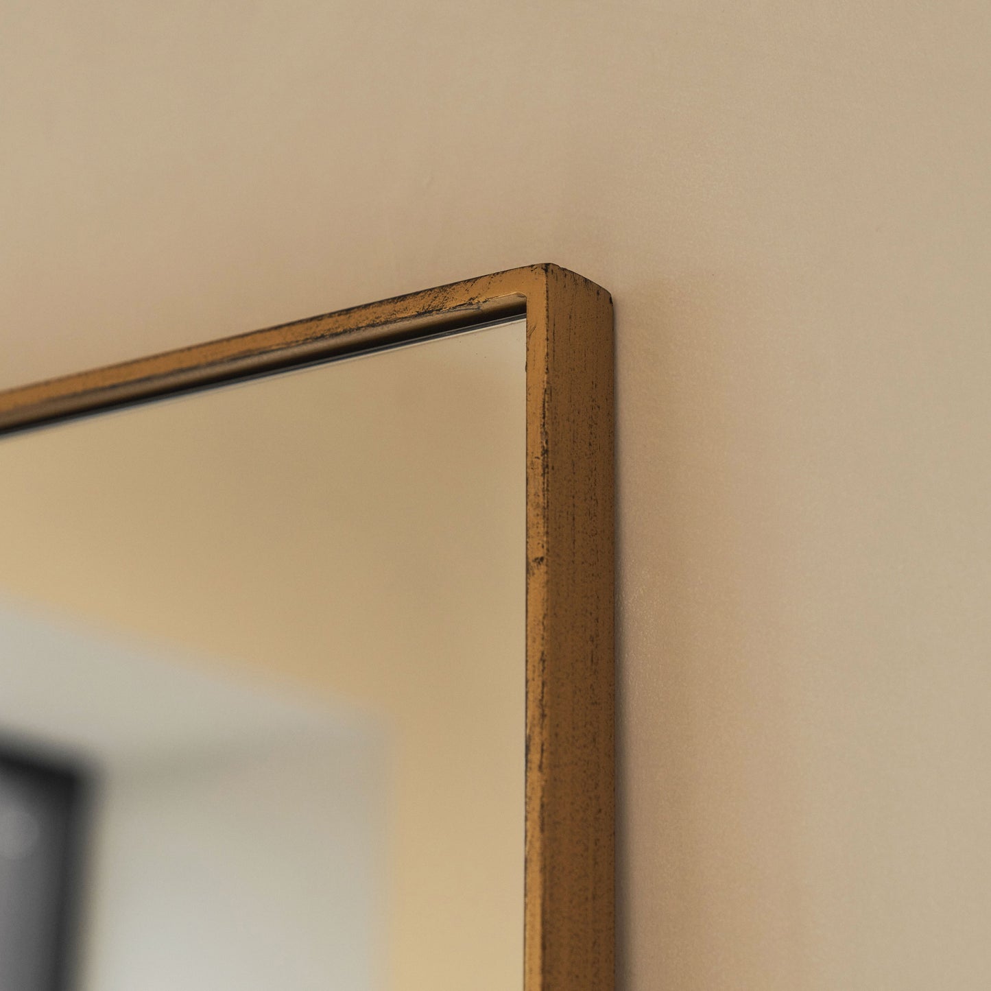 Haus Theo – Extra Großes Rechteckiges Ganzkörperspiegel aus Metall in Gold (190 cm x 120 cm)