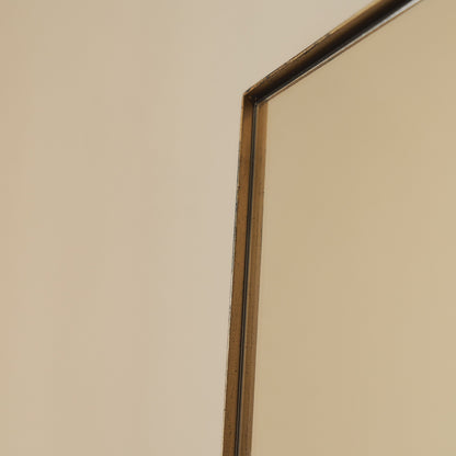 Haus Theo – Rechteckiger Wandspiegel aus Metall in Gold (90 cm x 60 cm)