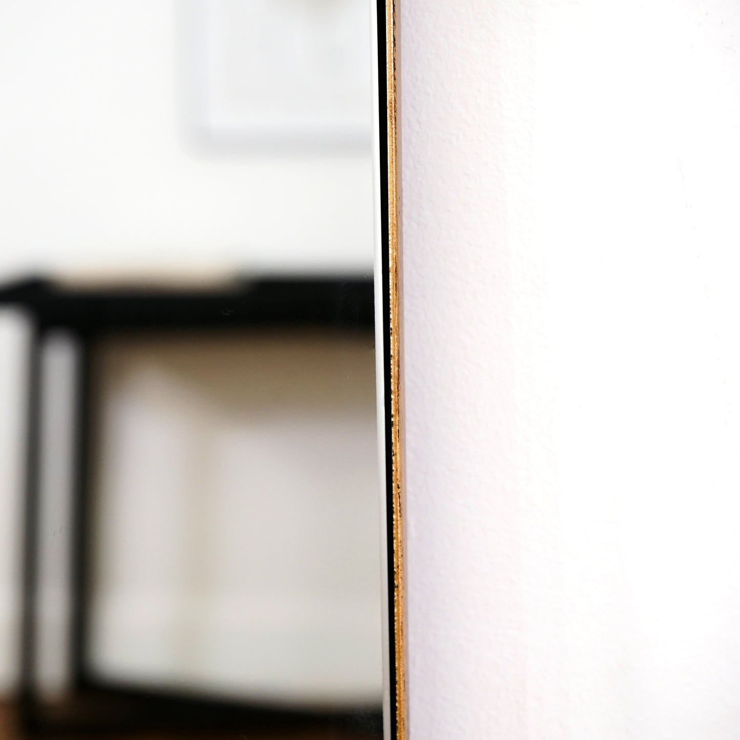 HausTheo – Großes, gebogenes Ganzkörperspiegel aus goldfarbenem Metall (160 cm x 50 cm)