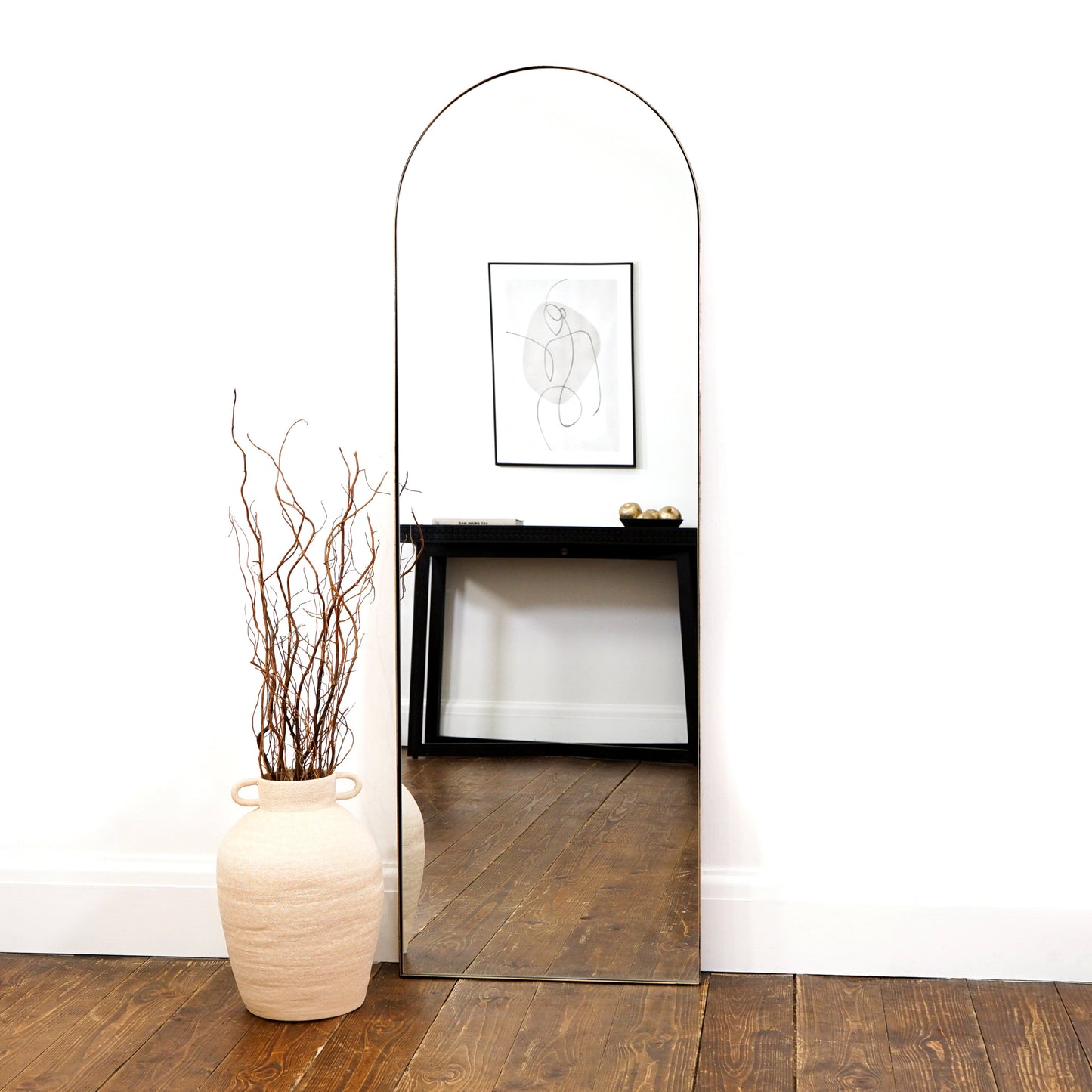 HausTheo – Großes, gebogenes Ganzkörperspiegel aus goldfarbenem Metall (160 cm x 50 cm)