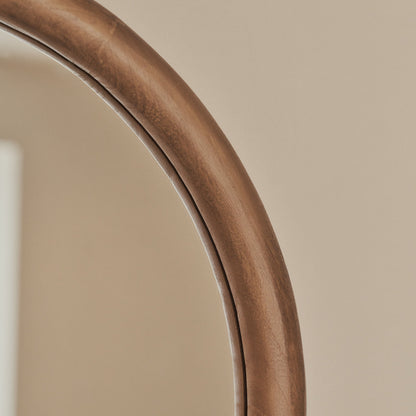 Haus Amora – Ganzkörperspiegel mit geschwungener Holzrahmung (172 cm x 60 cm)